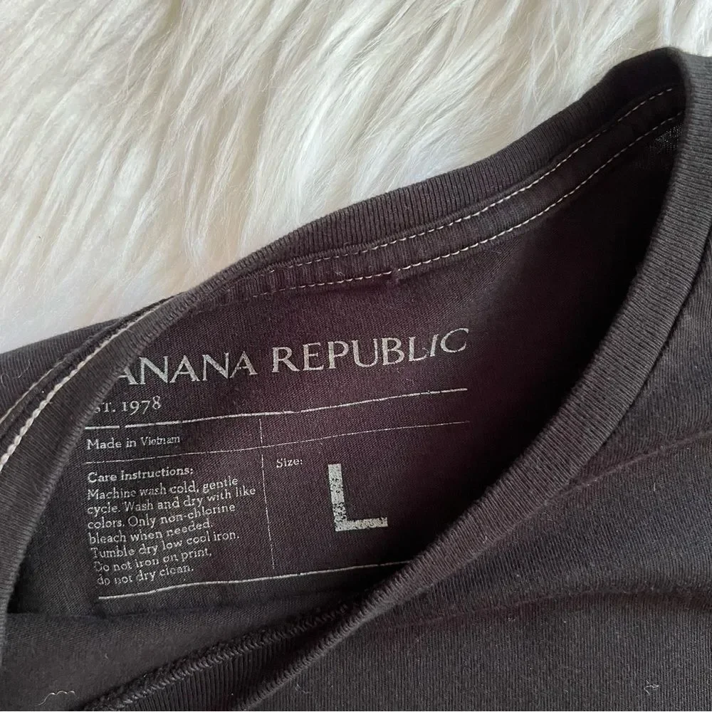 Men’s Banana Republic Black Tee Size Large